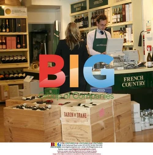 Kate Moss buys wine in London