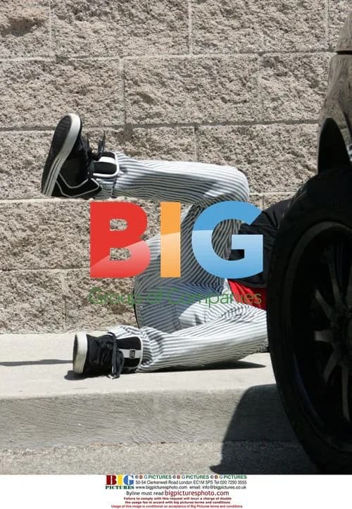 Pete Wentz Fake Falls While Shopping