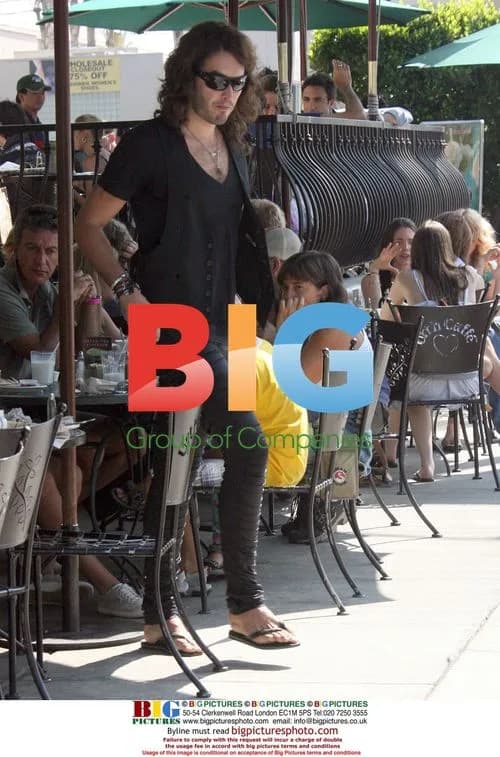 Russel Brand eating at cafe in West Hollywood