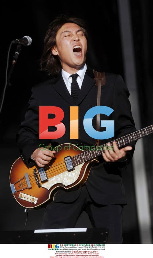 The Silver Beats perform at Virgin Mobile Fest