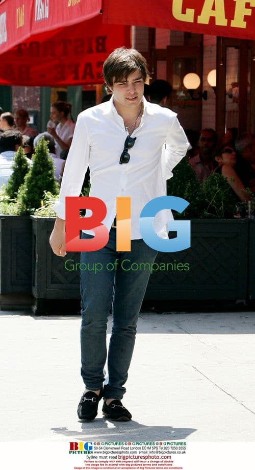 Ed Westwick grabs lunch in NYC