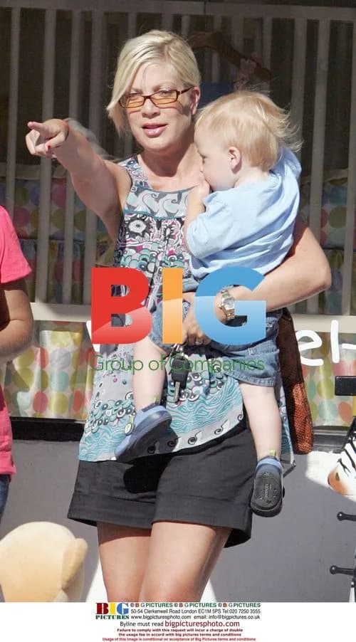 Tori Spelling shopping with son in Hollywood