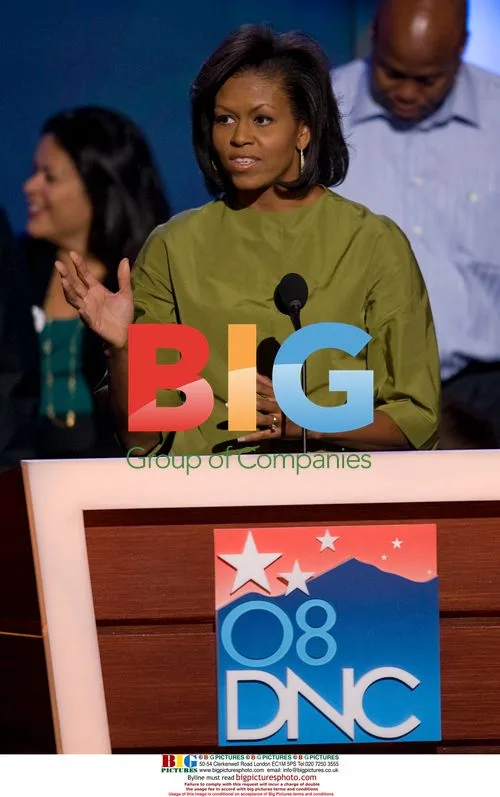 Michelle Obama practices gestures at DNC 2008