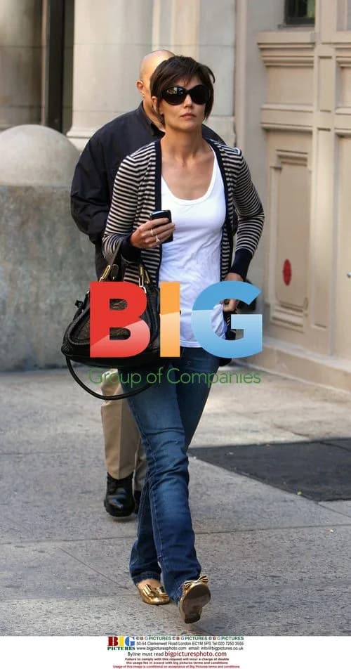Katie Holmes Strolls in Manhattan