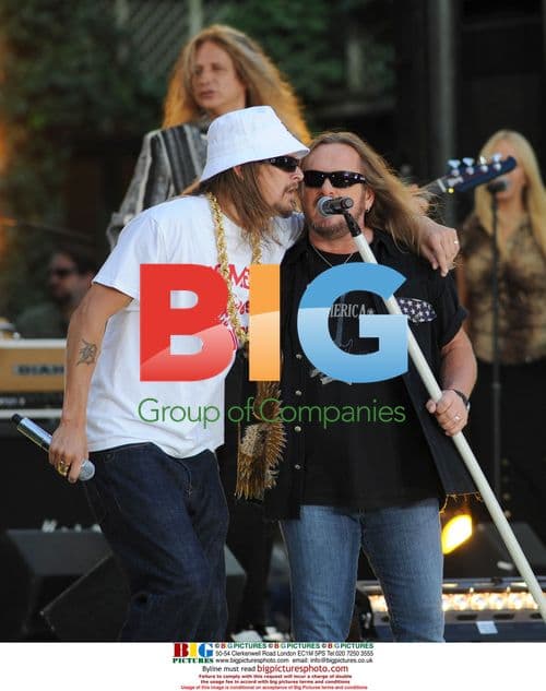 Kid Rock and Johnny Van Zant perform on GMA