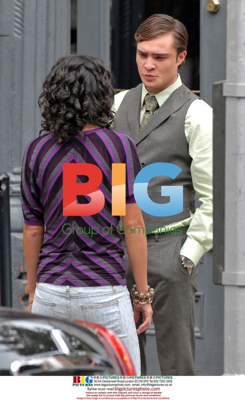 Ed Westwick, Leighton Meester, and Jessica Szohr on Gossip Girl set