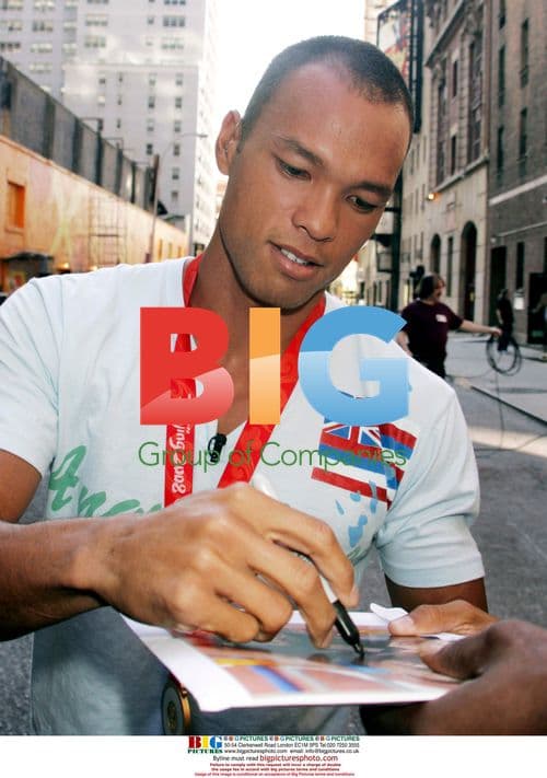 Olympic Decathlon Gold Medalist Bryan Clay on 'The Late Show'