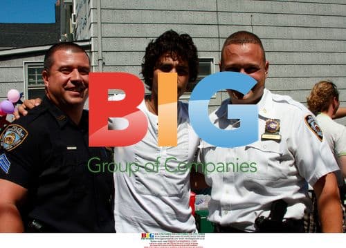 Adrian Grenier on 'Entourage' set