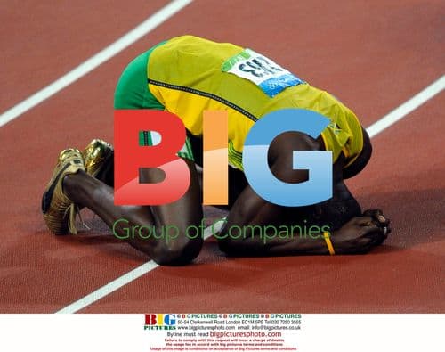 Usain Bolt wins 200m final at Beijing Olympics