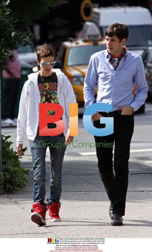 Samantha Ronson has lunch with brother Mark