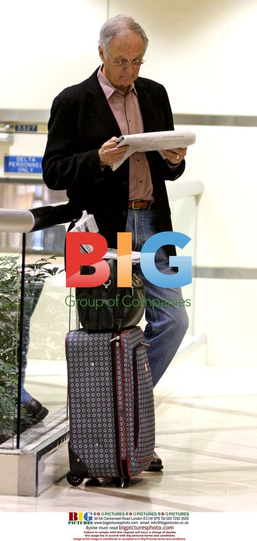 Alan Alda uses pay phone at LAX