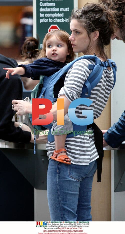 Amanda Peet and family at Vancouver Airport