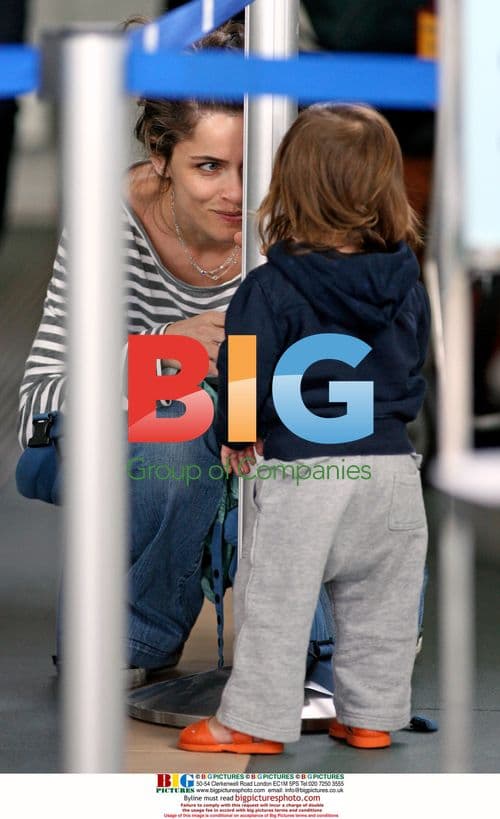 Amanda Peet and family at Vancouver Airport