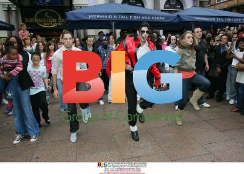 Michael Jackson impersonator 'Navi' performs 'Thriller'