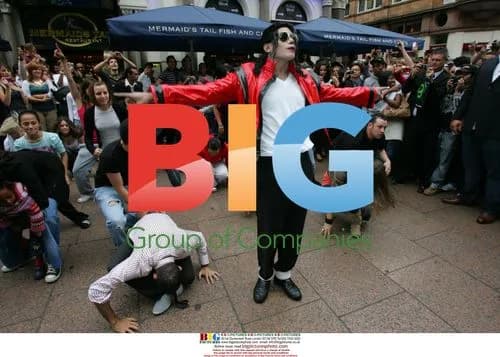 Michael Jackson impersonator 'Navi' performs 'Thriller'