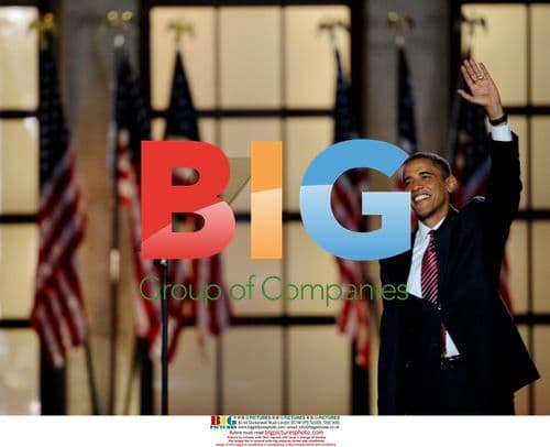 Sen. Barack Obama waves after DNC acceptance speech