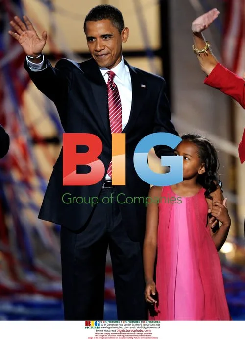 Barack Obama waves with daughter after speech