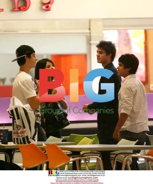 Selena Gomez and boyfriend at mall