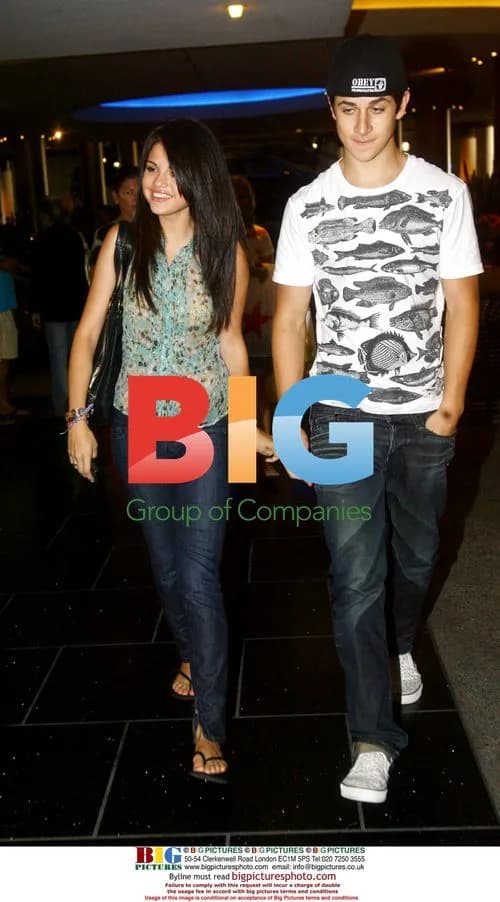 Selena Gomez has dinner with boyfriend