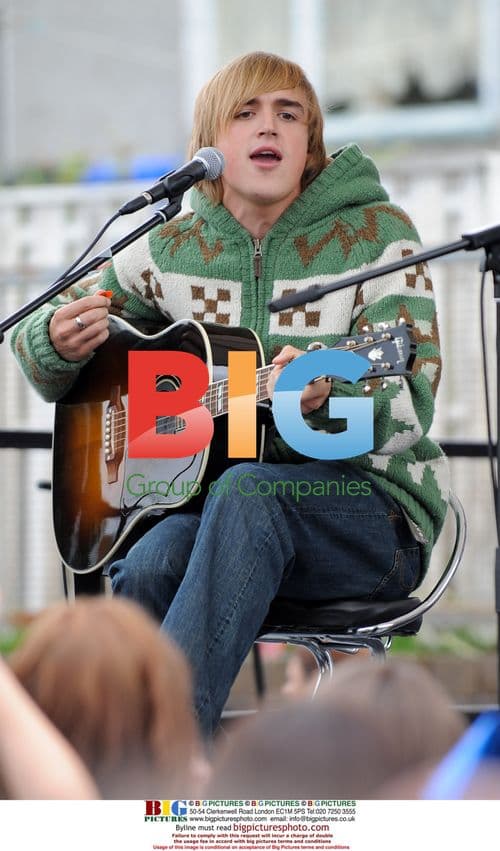 Mcfly Perform Free Concert in Manchester