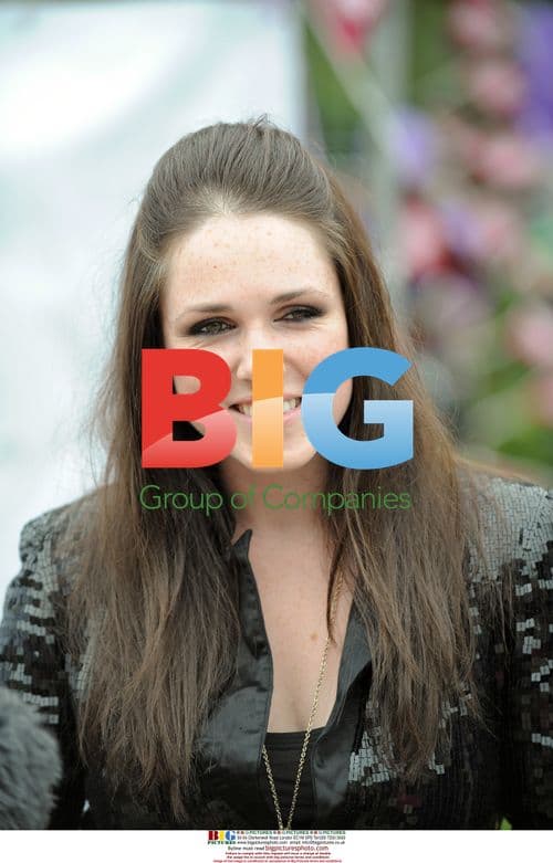 Sandi Thom performs free concert in Manchester