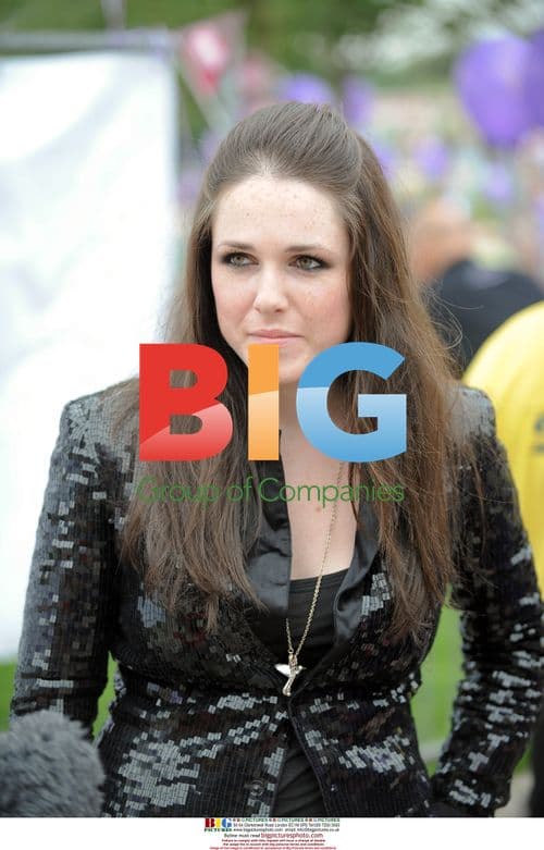 Sandi Thom performs free concert in Manchester