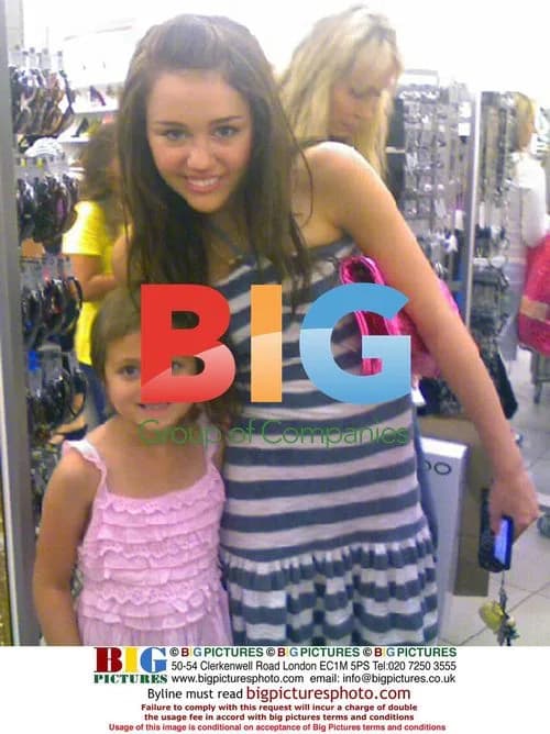 Miley Cyrus Meets Leukemia Survivor Sophia Glick