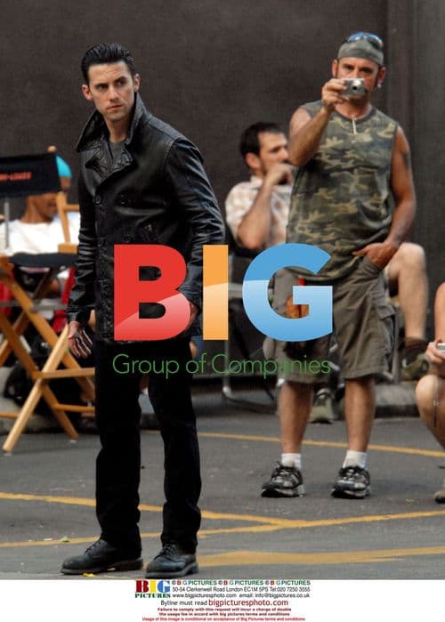 Milo Ventimiglia and Jimmy Jean-Louis on "Heroes" set