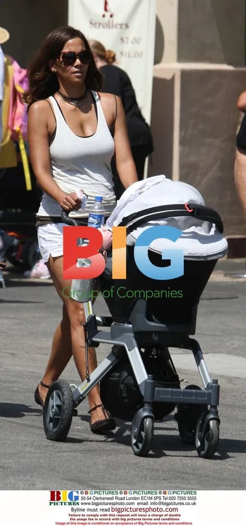 Halle Berry and Nahla at Los Angeles Zoo