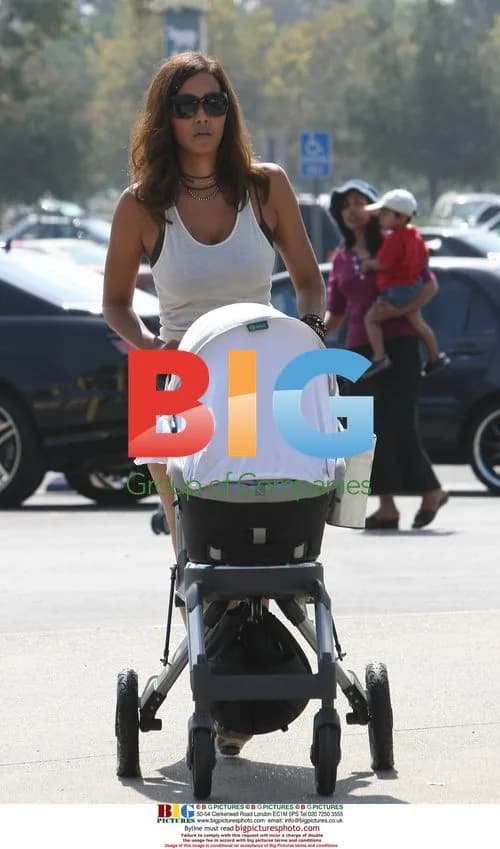 Halle Berry takes baby Nahla to LA Zoo