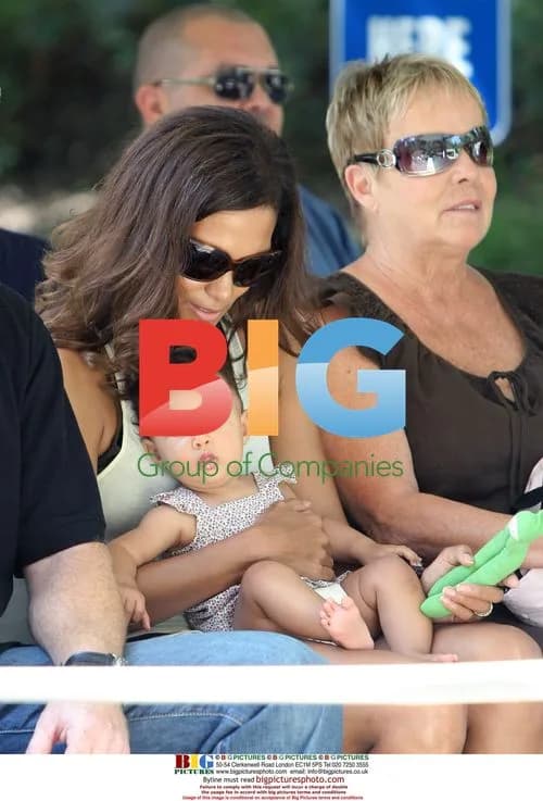 Halle Berry shows off daughter Nahla at LA Zoo