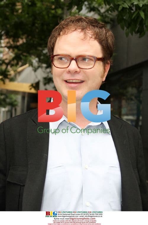 Rainn Wilson strolls with companion