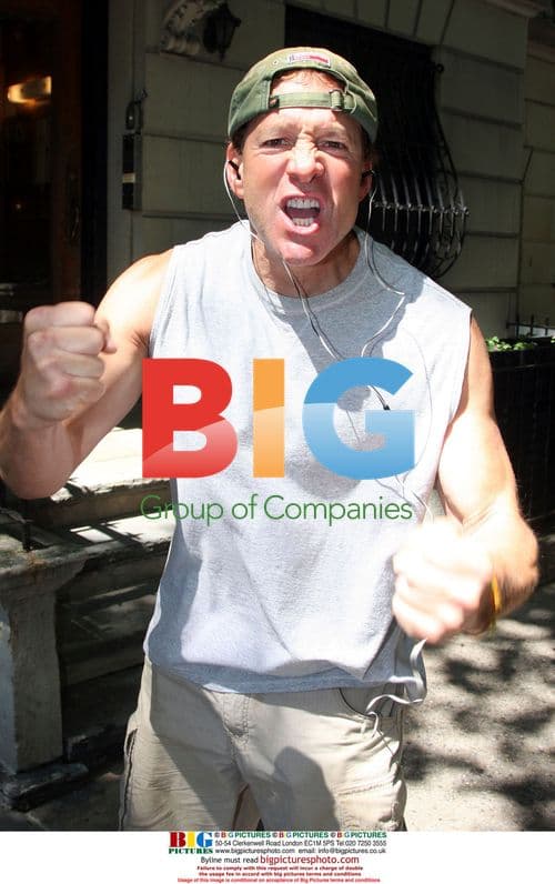 Steve Guttenberg confronts paparazzi