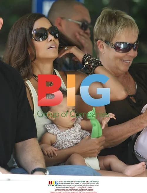 Halle Berry takes baby to LA Zoo