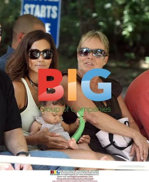 Halle Berry debuts daughter at LA Zoo