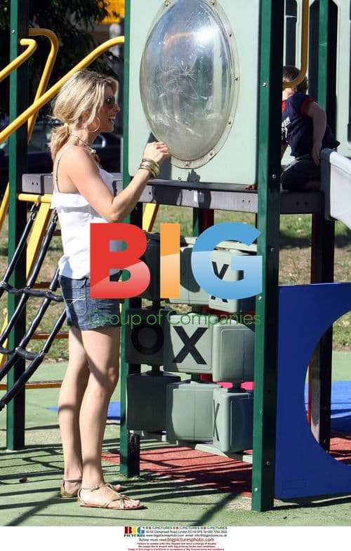 Dani Behr and Family Spotted in Queensland