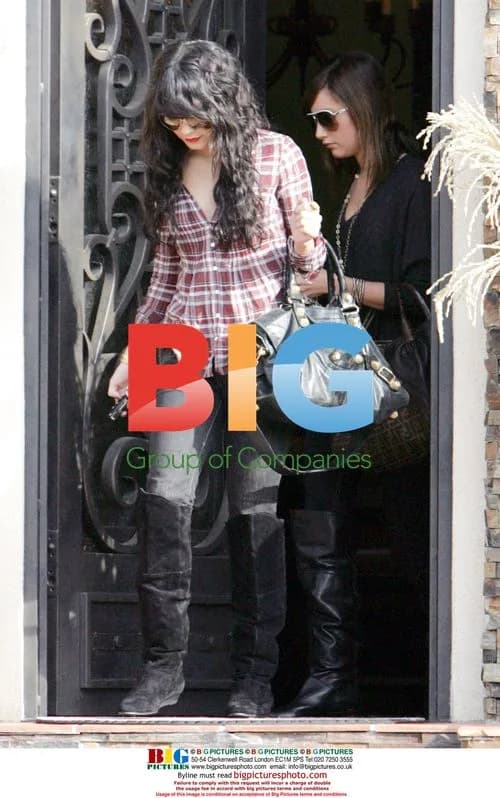 Vanessa Hudgens and Ashley Tisdale go shopping