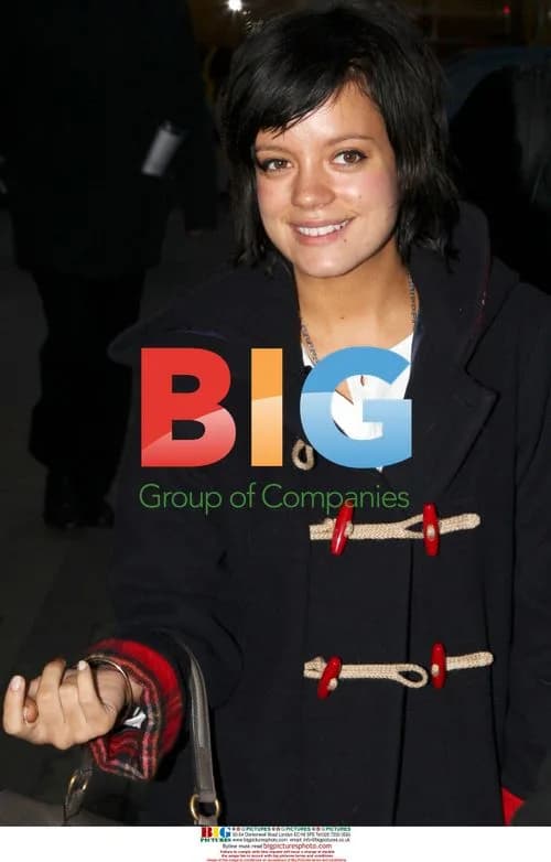 Lily Allen shopping in London