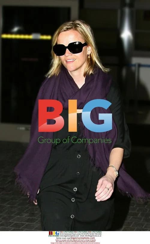 Reese Witherspoon at Los Angeles Airport