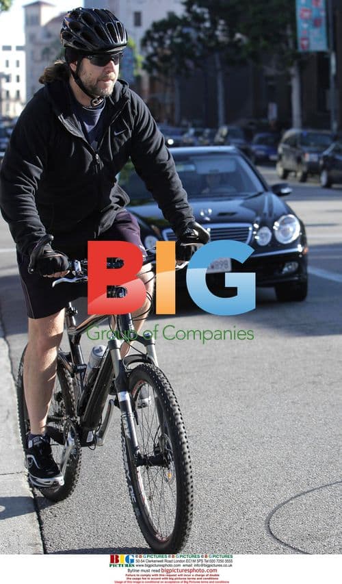 Russell Crowe rides bike in Beverly Hills