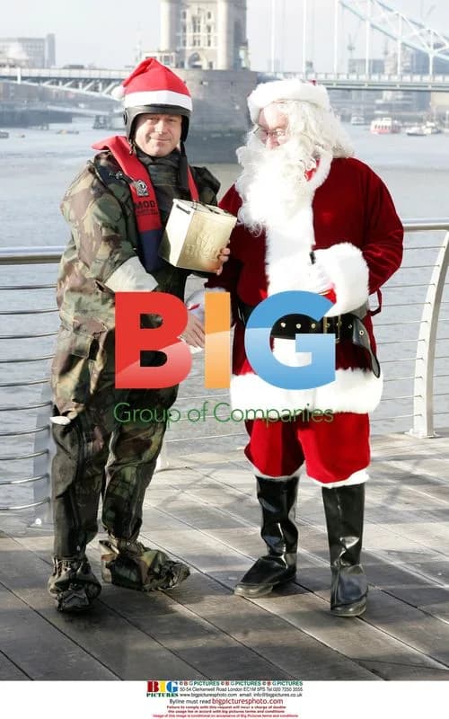 Ross Kemp supports Christmas gifts for troops