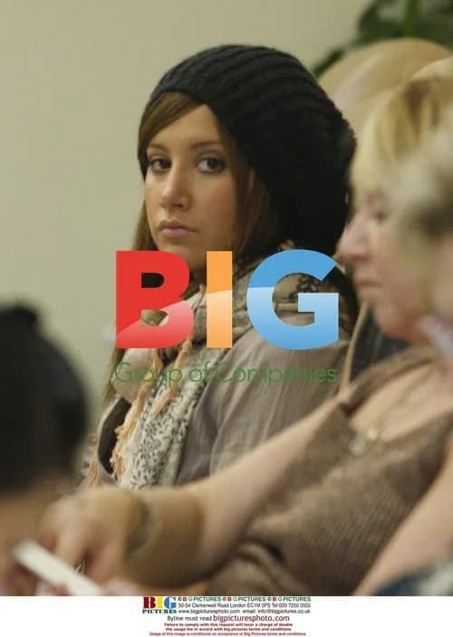 Ashley Tisdale leaves nail salon