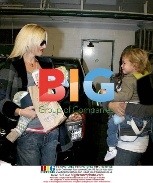Gwen Stefani and family leaving Doctor's appointment