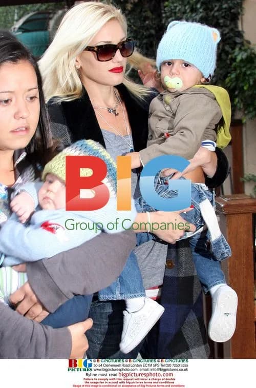Gwen Stefani with kids leaving Doctor's appointment