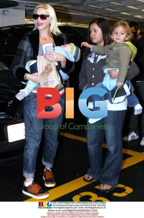 Gwen Stefani with sons leaving Doctor's appointment