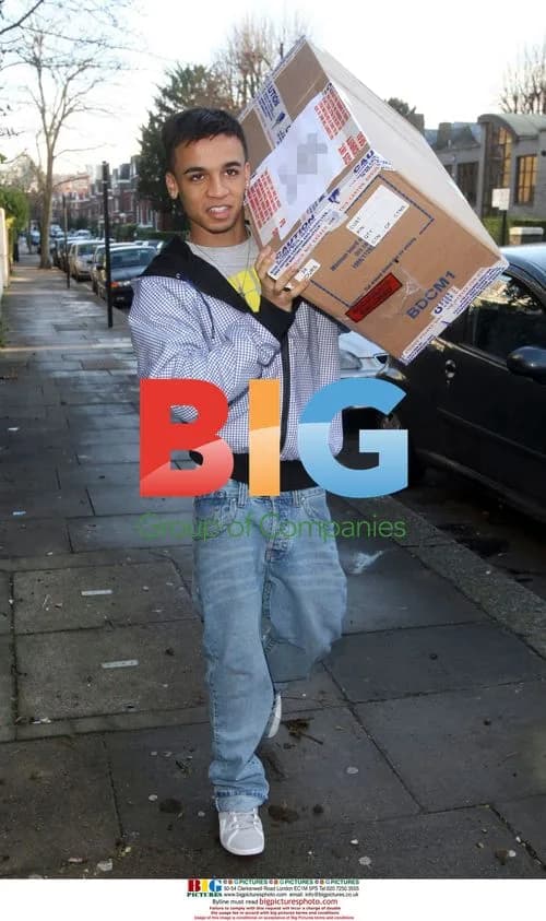 X Factor Finalists Leave for Rehearsals