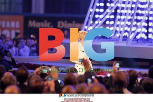 Britney Spears Turns on Nokia Center Christmas Lights