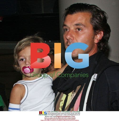 Gwen Stefani and Family Mobbed by Paparazzi