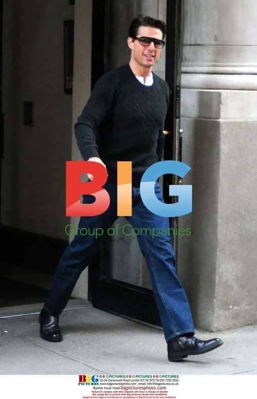 Tom Cruise leaves apartment in Manhattan