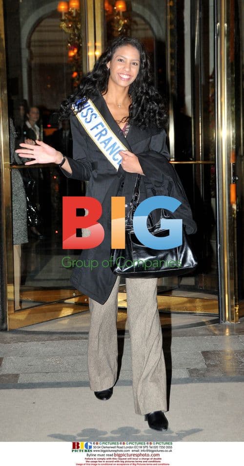 Miss France 2009 Chloe Mortaud